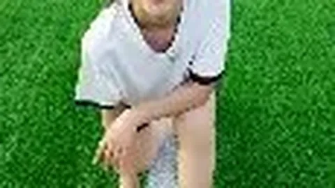 罗永浩公开早年照片反驳“开端”恶评：绝不相似，已将评论者移除好友